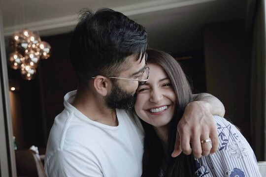Anushka-Virat: तब्बल 83 सामन्यानंतर शतक मारलेल्या विराटला, अनुष्का इन्स्टावर फक्त चार शब्दात म्हणाली..