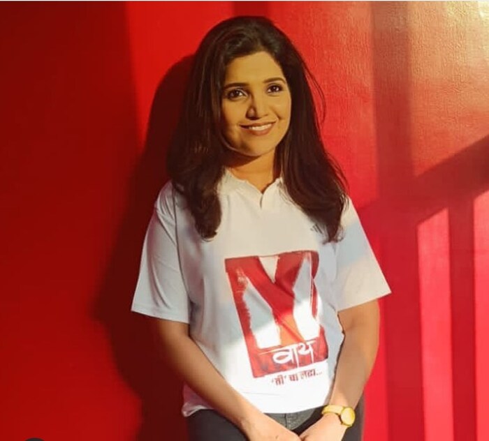  मुक्ताने या फोटोंना कॅप्शन देत लिहलंय, 'चहा आणि आपल्यामध्ये फक्त एक गोष्ट यायला हवी'. अर्थातच ती म्हणजे भजी. 