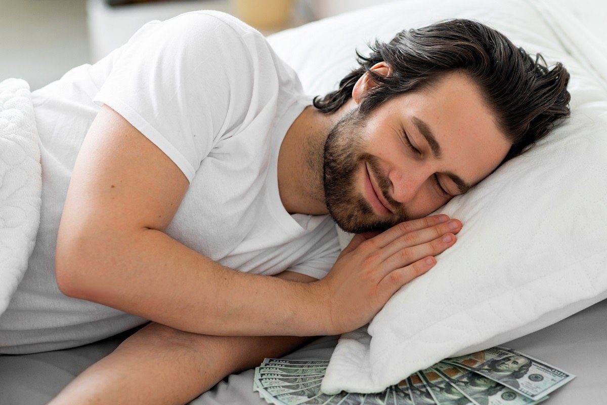 पैशांविषयी ही स्वप्ने तुम्हालाही पडतात का? त्याचा खऱ्या जीवनाशी असा असतो संबंध