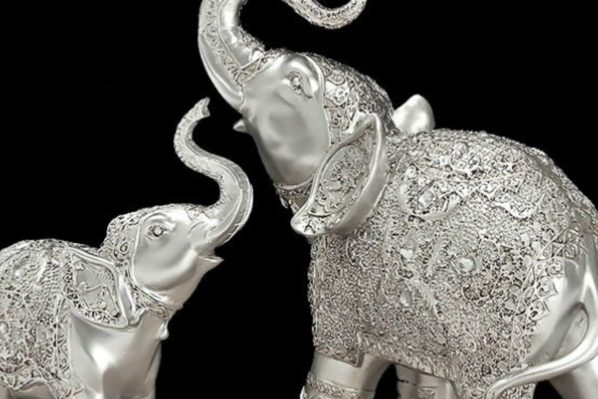 व्यापारी-व्यावसायिक उगीच नाहीत चांदीचा हत्ती टेबलावर ठेवत; असे आहेत त्याचे फायदे