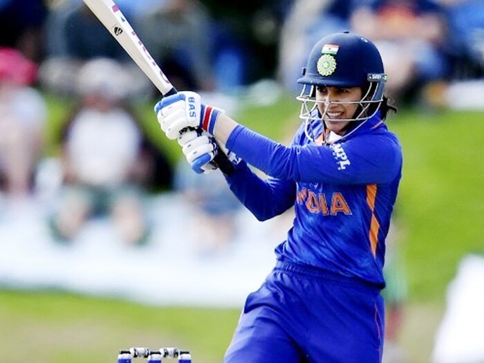 स्मृती मंधनाचा एकूण T20 आंतरराष्ट्रीय विक्रम पाहिला तर तिने आतापर्यंत 89 सामन्यांत 87 डावांत 27 च्या सरासरीने 2120 धावा केल्या आहेत. यात 15 अर्धशतकांचा समावेश आहे. यात 86 ही सर्वोच्च धावसंख्या आहे. भारतासाठी सर्वाधिक धावा करण्याच्या बाबतीत ती तिसऱ्या क्रमांकावर आहे. (एएफपी)