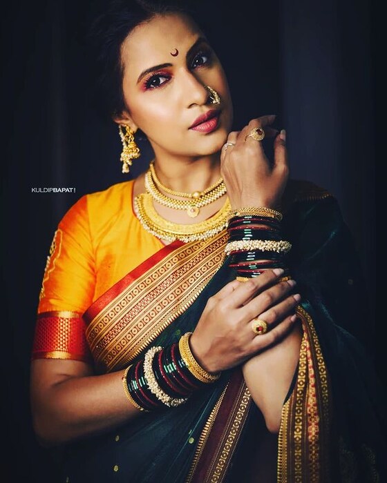 अश्विनी तिचे अनेक फोटो आणि व्हिडीओ शेअर करत असते. अभिनयाबरोबरच तिला मॉडेलिंगचीही आवड आहे.  