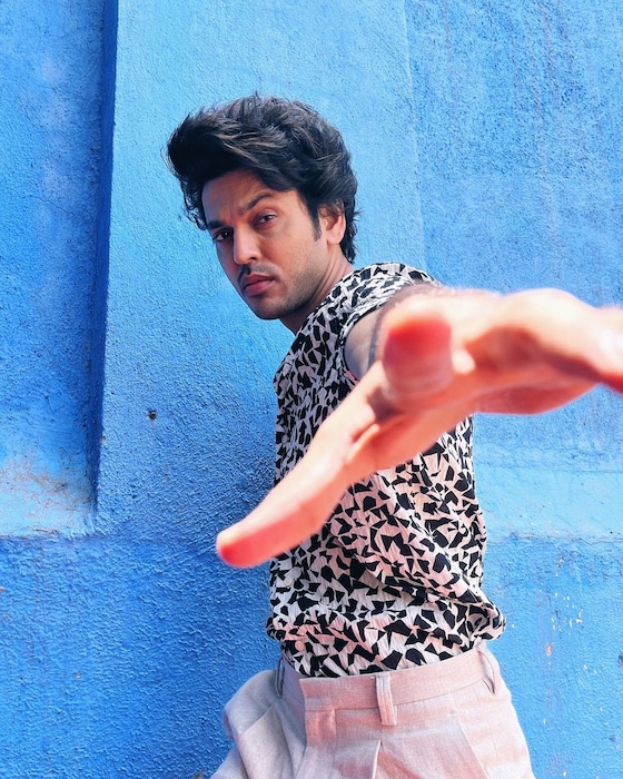 अभिनेता ललित प्रभाकर सोशल मीडियावर मोठ्या प्रमाणावर सक्रिय असतो. 