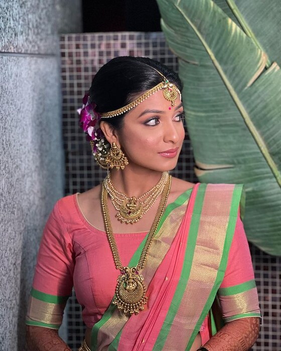लग्नात पुण्यवचन हा विधी फार महत्त्वाचा मानला जातो. अमृतानं पुण्यवचनासाठी खास लुक केला होता. 
