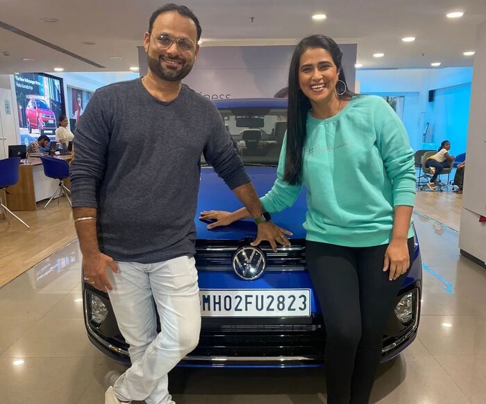तिने '२९ जुलै ला तेजस चा वाढदिवस असतो तर त्या निमित्ताने गाडी तेजस ला gift केली.. ' म्हणत चाहत्यांसोबत हि गुड न्यूज शेअर केली होती. 
