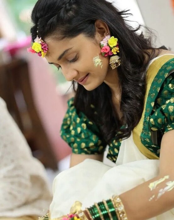 इंद्रा आणि दापूची हळद एकत्रचं लावण्यात येणार आहे. 