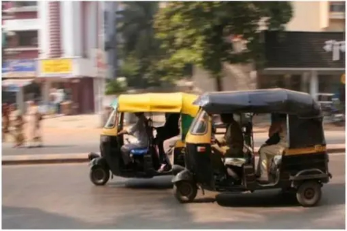 ऐन गणेशोत्सवात पुणेकरांच्या खिशाला बसणार कात्री; रिक्षा प्रवास महागला!