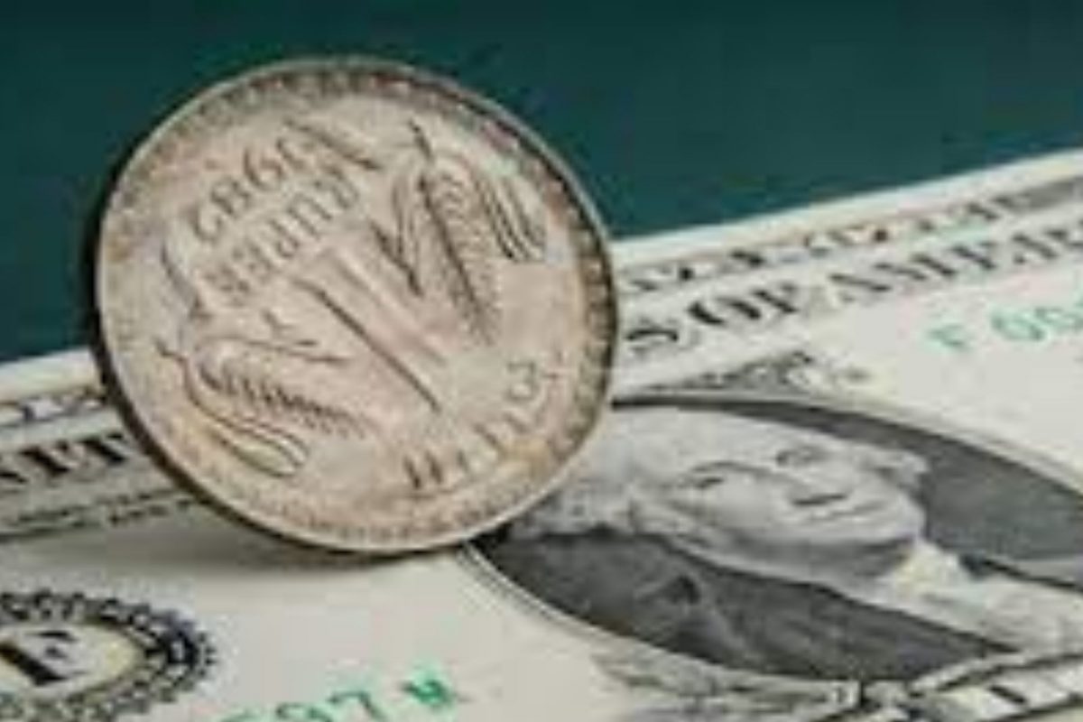 RupeeVsDollar: रुपयाची ऐतिहासिक घसरण, डॉलरच्या तुलनेत 80 रुपयांचा टप्पा पार; तुमच्यावर काय परिणाम होईल?