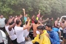 Video : 'जय भवानी, जय शिवाजी'च्या घोषणा देत हुल्लडबाजी; आंबोली धबधब्यावर तरुणांचा धिंगाणा