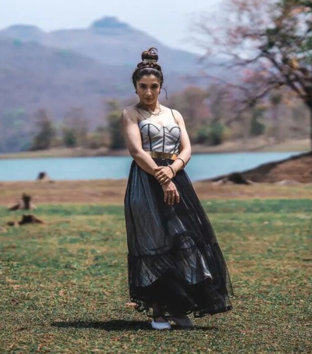 अनेक चाहत्यांनी तिच्या पुण्यश्लोक अहिल्या मालिकेतील पात्राची आठवण काढत तिला पुन्हा मालिकेत या असंही म्हटलं आहे. 