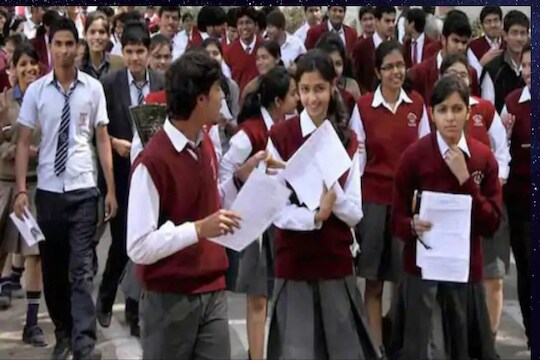 CBSC 10th Results: 90 टक्के गुण मिळवणाऱ्या विद्यार्थ्यांच्या संख्येनं गाठला चार वर्षांचा उच्चांक; अकरावी प्रवेशासाठी रस्सीखेच