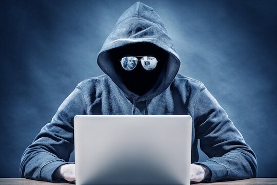 Fake Shopping Website: बनावट शॉपिंग वेबसाइटवर क्लिक कराल तर लागेल चुना, ‘या’ 5 सोप्या मार्गांनी ओळखा