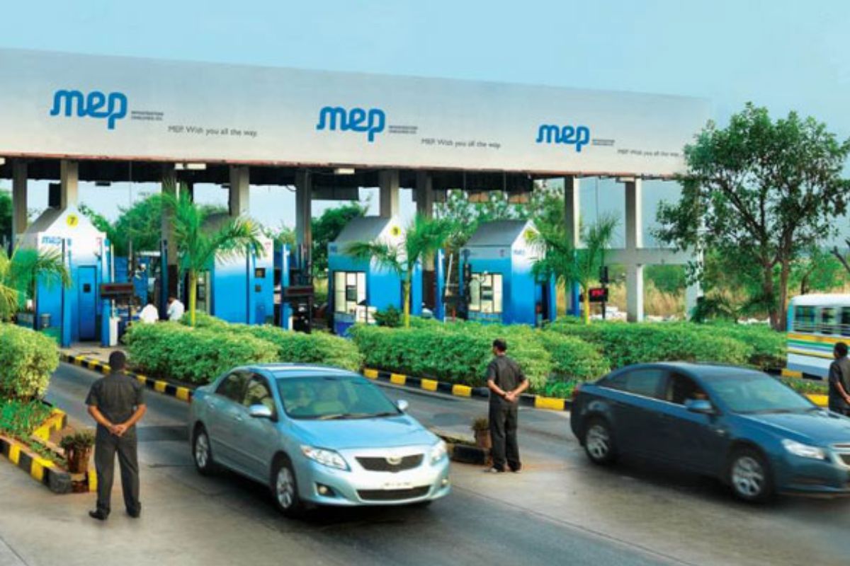 मुंबईच्या एन्ट्री पॅाईंटवर टोल कर्मचाऱ्यांचं आंदोलन, ‘या’ मार्गांचा करा वापर, नाहीतर कामाचा होईल खोळंबा