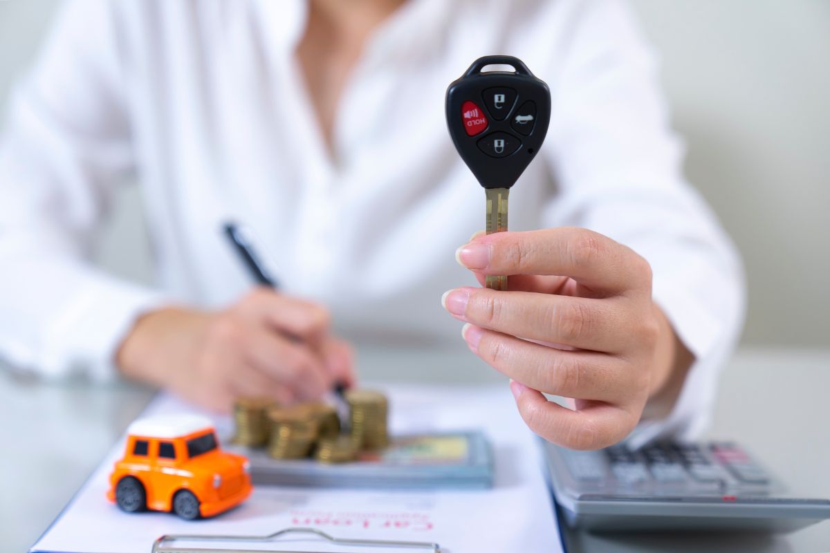 सेकंड हँड कारसाठी लोन घेण्यापूर्वी या 6 गोष्टींची घ्या काळजी, नाहीतर होईल नुकसान