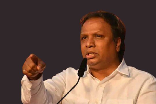 शिवसेना आणि भाजपमध्ये टोकाचा राजकीय संघर्ष सुरू असतानाच शेलार यांनी घरी भेट दिल्यामुळे राजकीय चर्चांना उधाण 