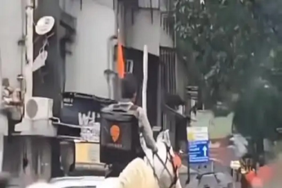 स्विगी 'त्या' डिलिव्हरी बॉयला का शोधतंय? माहिती देणाऱ्याला बक्षीस जाहीर