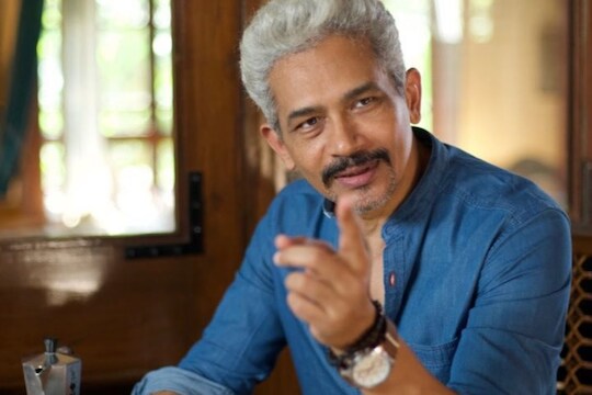 26 July: मुंबईकर कधीही विसरणार नाहीत त्या दिवशी भर पावसात 'या' अभिनेत्यानं केलं होतं असं काम की तुम्ही कराल सलाम!