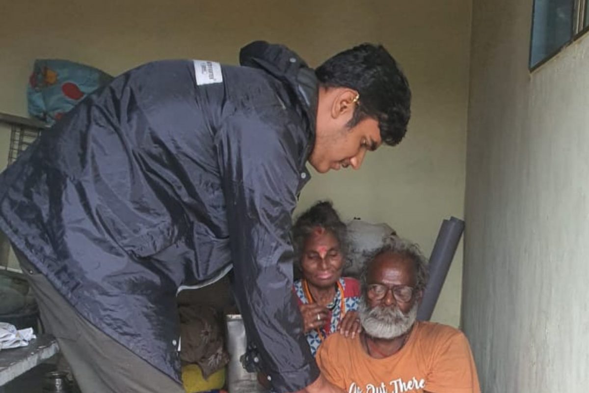 Pune : भुकेलेल्या गरिबांसाठी पुण्याचे तरुण धावले, सुरू केला स्तुत्य उपक्रम; घरपोच देतायत अन्न, पहा VIDEO