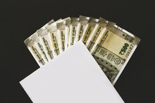 NPS Scheme मध्ये पत्नीच्या नावाने गुंतवणूक सुरु केल्यास काय फायदे मिळतील?