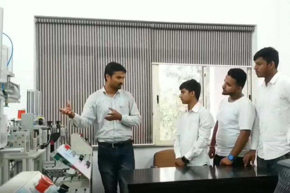 बारावीनंतर हे कोर्स केल्यास लगेच लखपती होण्याची संधी आहे.