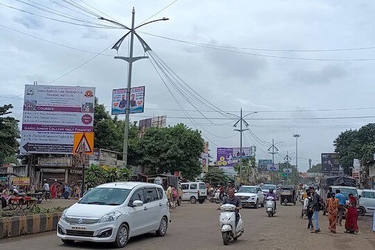 Nashik : रस्त्यावरील 'बत्ती गुल', नागरिकांच्या मनात अपघातासह चोरट्यांची भीती