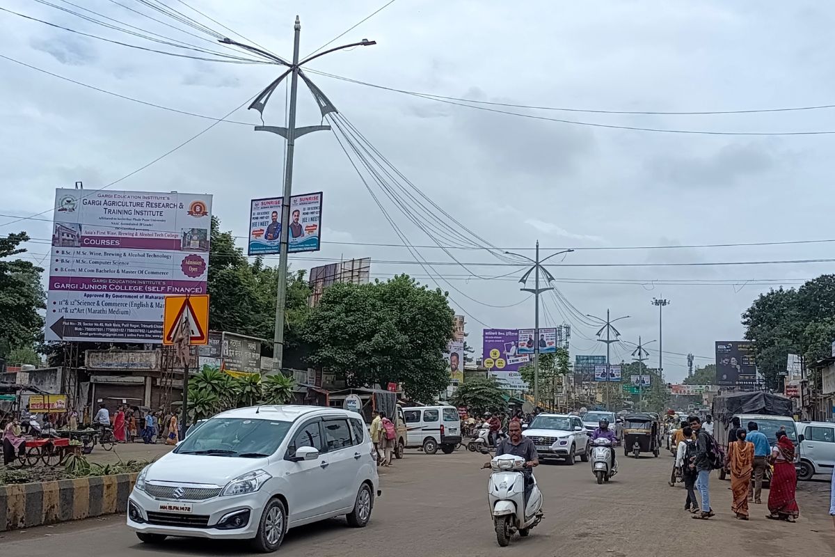 Nashik : रस्त्यावरील 'बत्ती गुल', नागरिकांच्या मनात अपघातासह चोरट्यांची भीती