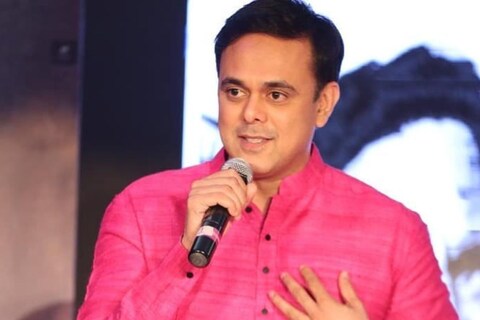 एकीकडे आरेच्या जंगलात कारशेड न बनू देण्यासाठी “आरे वाचावा” चा नारा तर एकीकडे कारशेड बनवलं जावं “कारशेड वही बनेगा” चा नारा ऐकू येत आहे. आता या चिघळलेल्या वादात सुमीत राघवन (Sumeet raghvan Aarey carshade) या कलाकाराने आपलं मत मांडलं आहे. 
