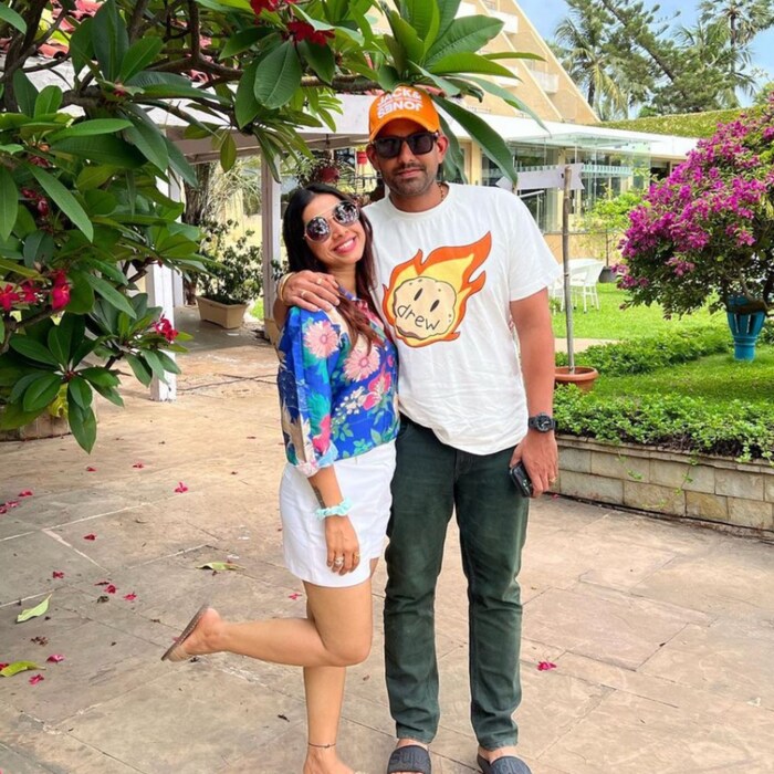 staycation म्हणजे एखाद्या बाहेरच्या गोष्टी पाहण्याऐवजी घरीच बसून वेगवेगळ्या ऍक्टिव्हिटी करून एन्जॉय करणं. 