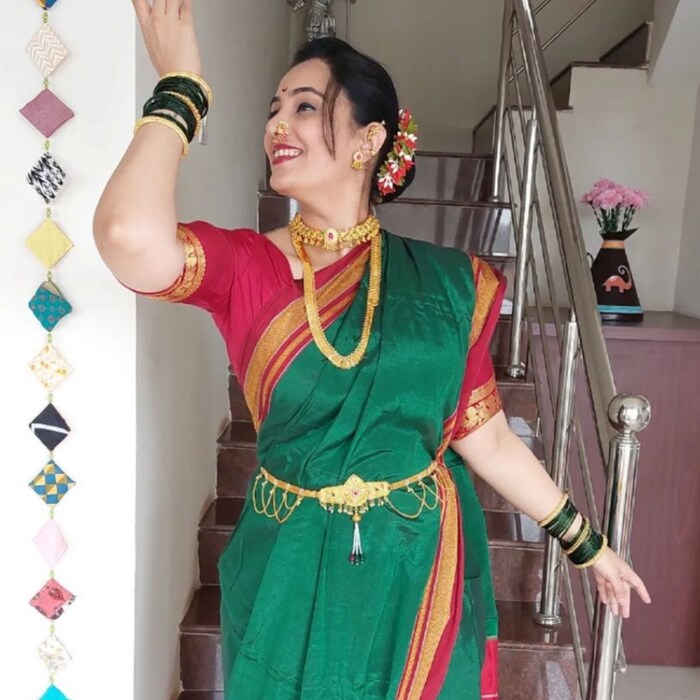 या लुकमध्ये सईने एक खास रील सुद्धा शेअर केलं आहे. 