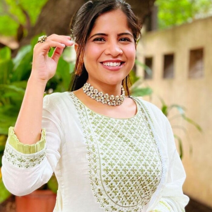 ही अभिनेत्री दुसरी तिसरी कोणी नसून अमृता देशमुख आहे. 