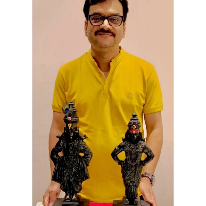अभिनेता आणि निर्माते मंगेश देसाई यांनी सुद्धा एक गोड फोटो शेअर केला आहे. 