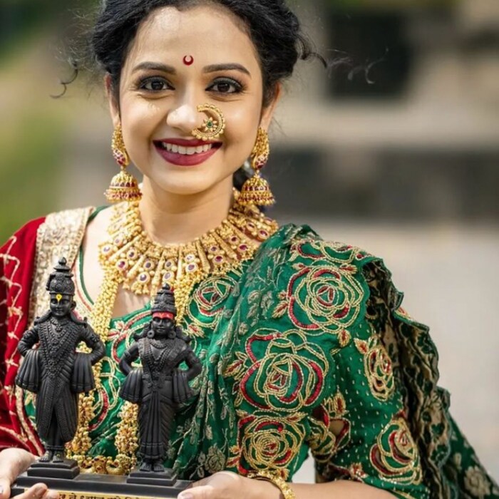 अभिनेत्री रश्मी अनपटने सुद्धा आषाढी एकादशी निमित्ताने खास फोटोशूट केलं आहे. त्यातील अनेक फोटो पसंत केले जात आहेत. 