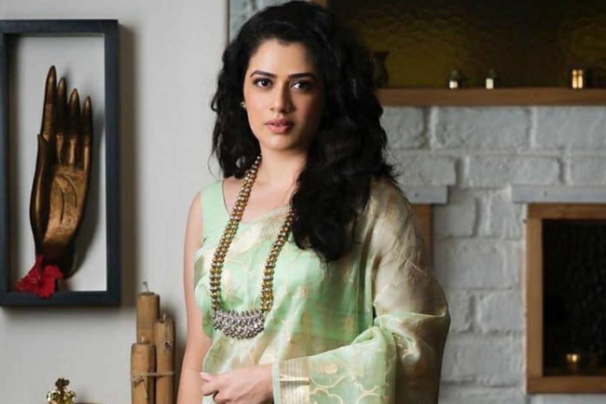 Girija oak: विनाकारण हॉर्न वाजवताय? मग गिरीजानं दिलेल्या भन्नाट उत्तरानं होईल तुमचा अपमान!