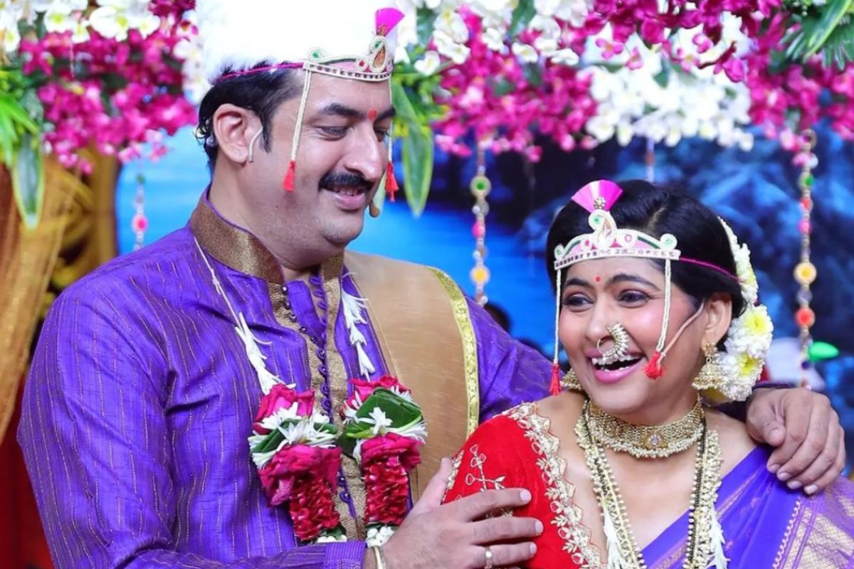 श्वेता शिंदे ही मराठीतील एक आघाडीची अभिनेत्री म्हणून ओळखली जाते. सध्या श्वेता निर्मिती क्षेत्रात सुद्धा बरेच वेगवेगळे प्रयोग करताना दिसत असते. 