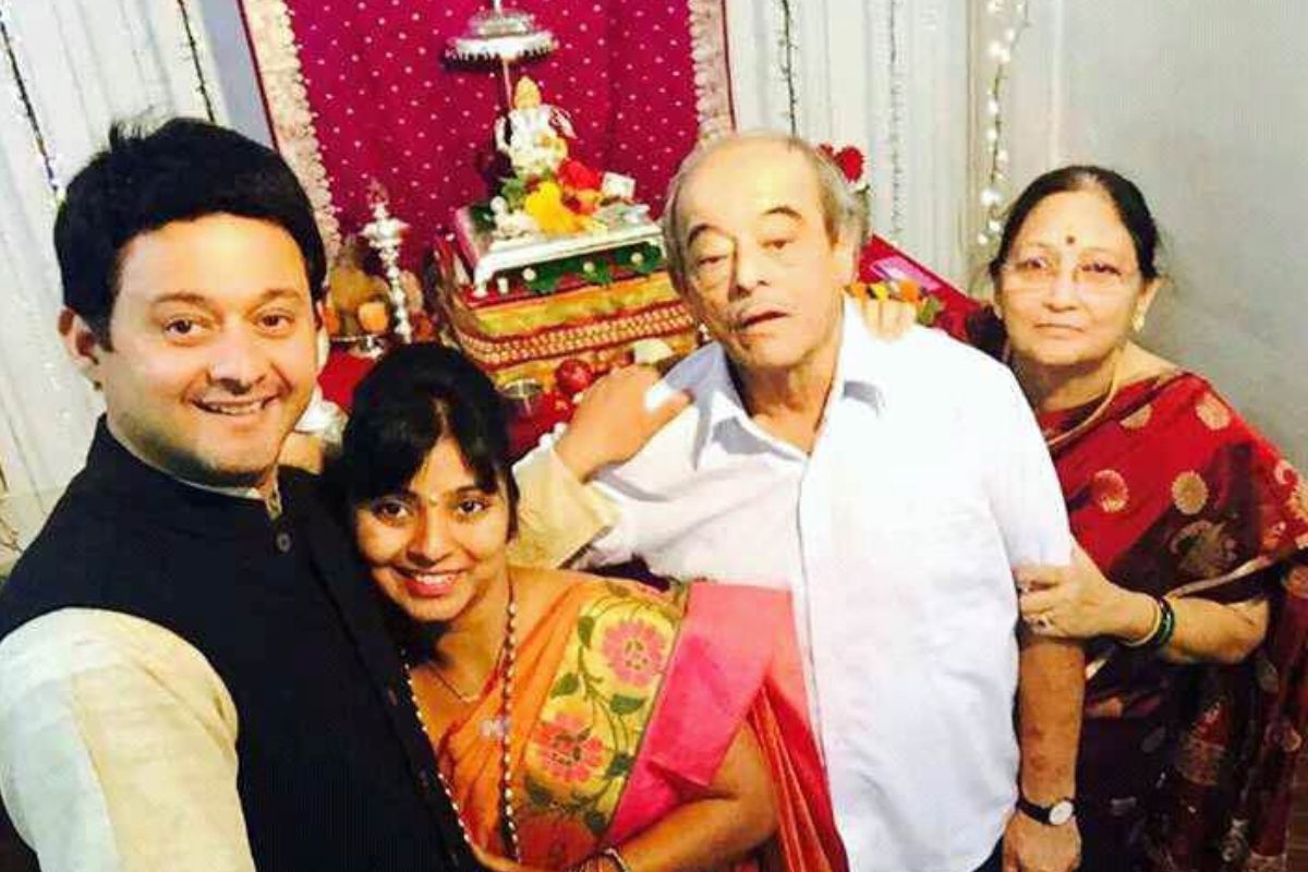 swapnil joshi with his parents