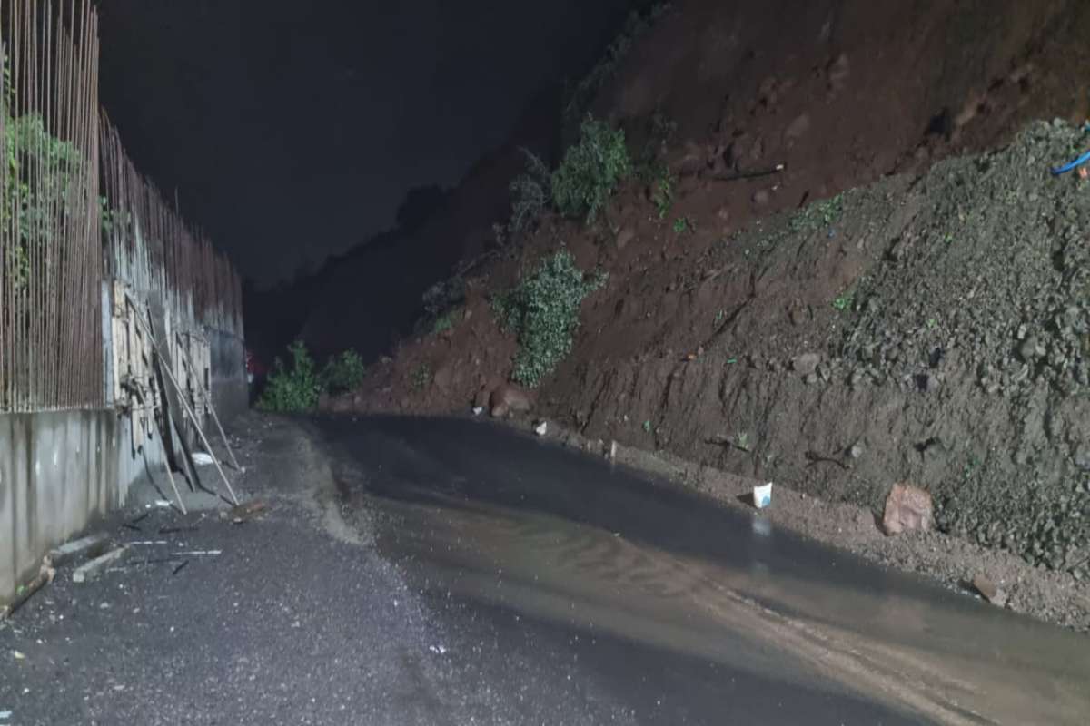 दुर्गवाडी डोंगराचा तडा वाढू लागला, परशुराम घाट आणखी 3 दिवस बंद