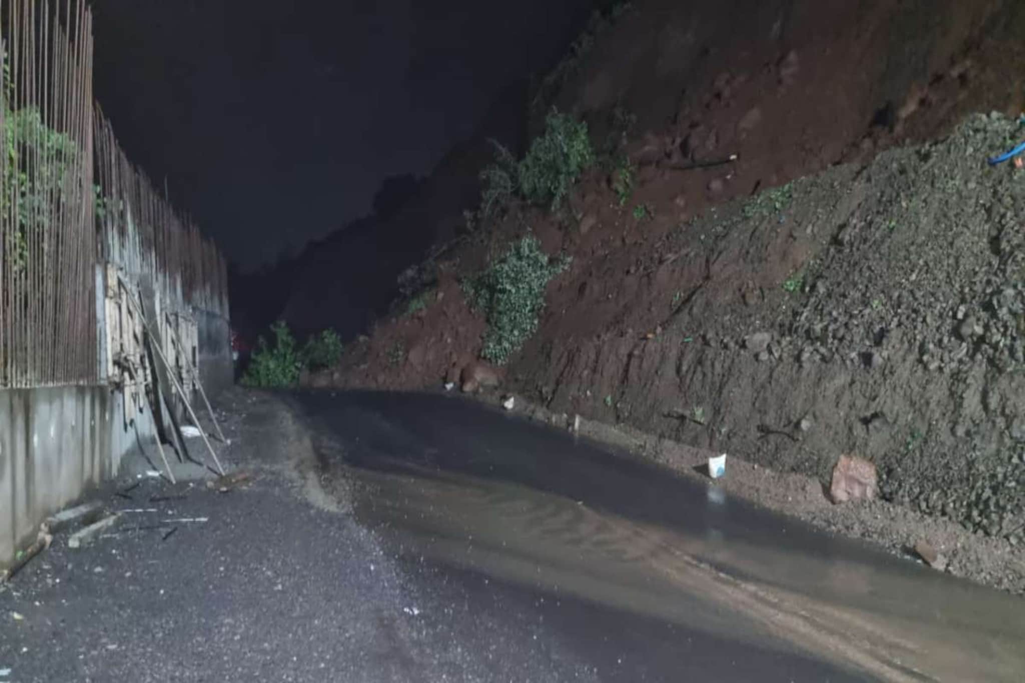 दुर्गवाडी डोंगराचा तडा वाढू लागला, परशुराम घाट आणखी 3 दिवस बंद