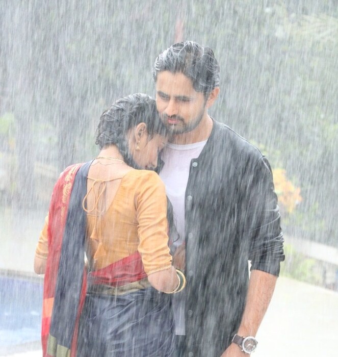 मालिकेच्या येत्या भागात रमा आणि अक्षय पावसात मनसोक्त भिजत एकमेकांच्या प्रेमात आकांत बुडलेले पाहायला मिळणार आहेत. 