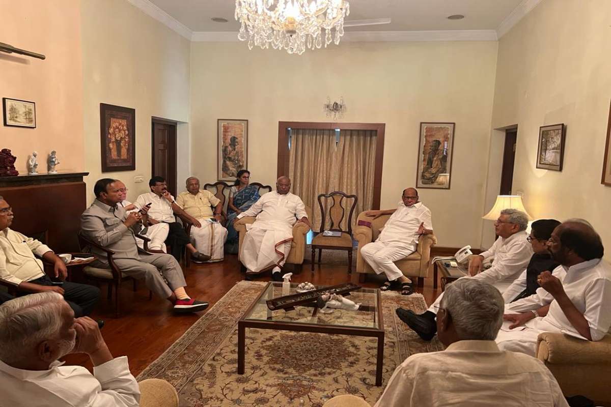 देशभरातील 17 पक्षांच्या बैठकीत शिवसेनेची रोखठोक भूमिका, ईडी आणि सीबीआयची केली तक्रार