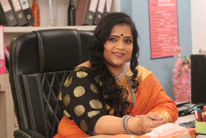  'मालिकेच्या नावाप्रमाणेच या मालिकेत मी एक छोटासा ठिपका असेन जो शशांक आणि अपूर्वाच्या नात्यात प्रेमाचे रंग भरण्याचा प्रयत्न करणार आहे', असं विशाखा सुभेदार भूमिकेविशयी बोलताना म्हणली. 