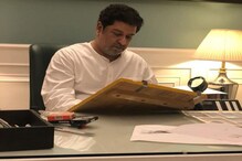 शस्त्रक्रियेनंतर राज ठाकरेंनी हातात घेतला ब्रश, आता फटकारे कोणावर? शस्त्रक्रियेनंतर राज ठाकरेंनी हातात घेतला ब्रश, आता फटकारे कोणावर?