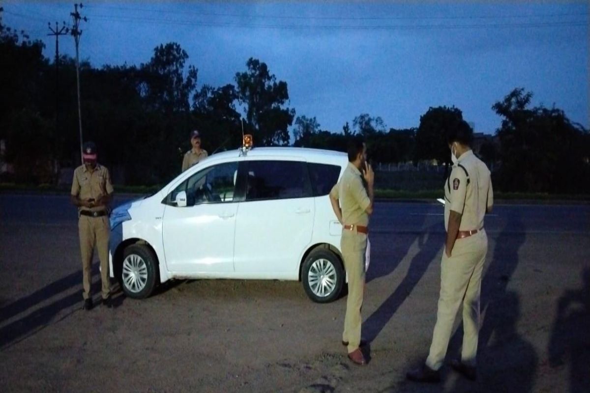 काठ्या, कुऱ्हाडी, कुदळ, फावडे, लोखंडी सळया..., जालन्यात दोन गटात भयानक राडा, पोलिसांचा हवेत गोळीबार