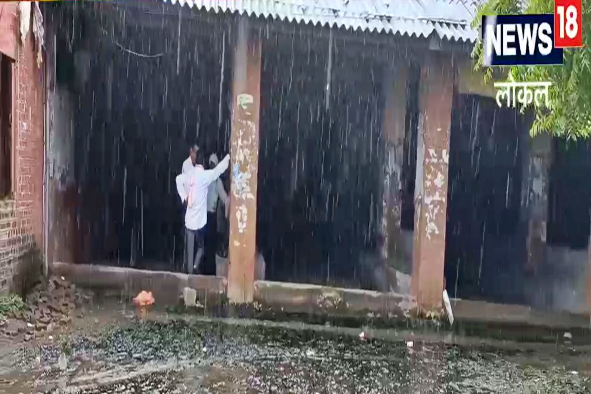 बसस्थानकाला खड्डे, कचरा अन् दुर्गंधीचा विळखा