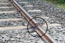 मालवाहतूक रेल्वे गेली अन् रेल्वे रूळ तुटला, प्रवासी रेल्वेची मोठी दुर्घटना टळली
