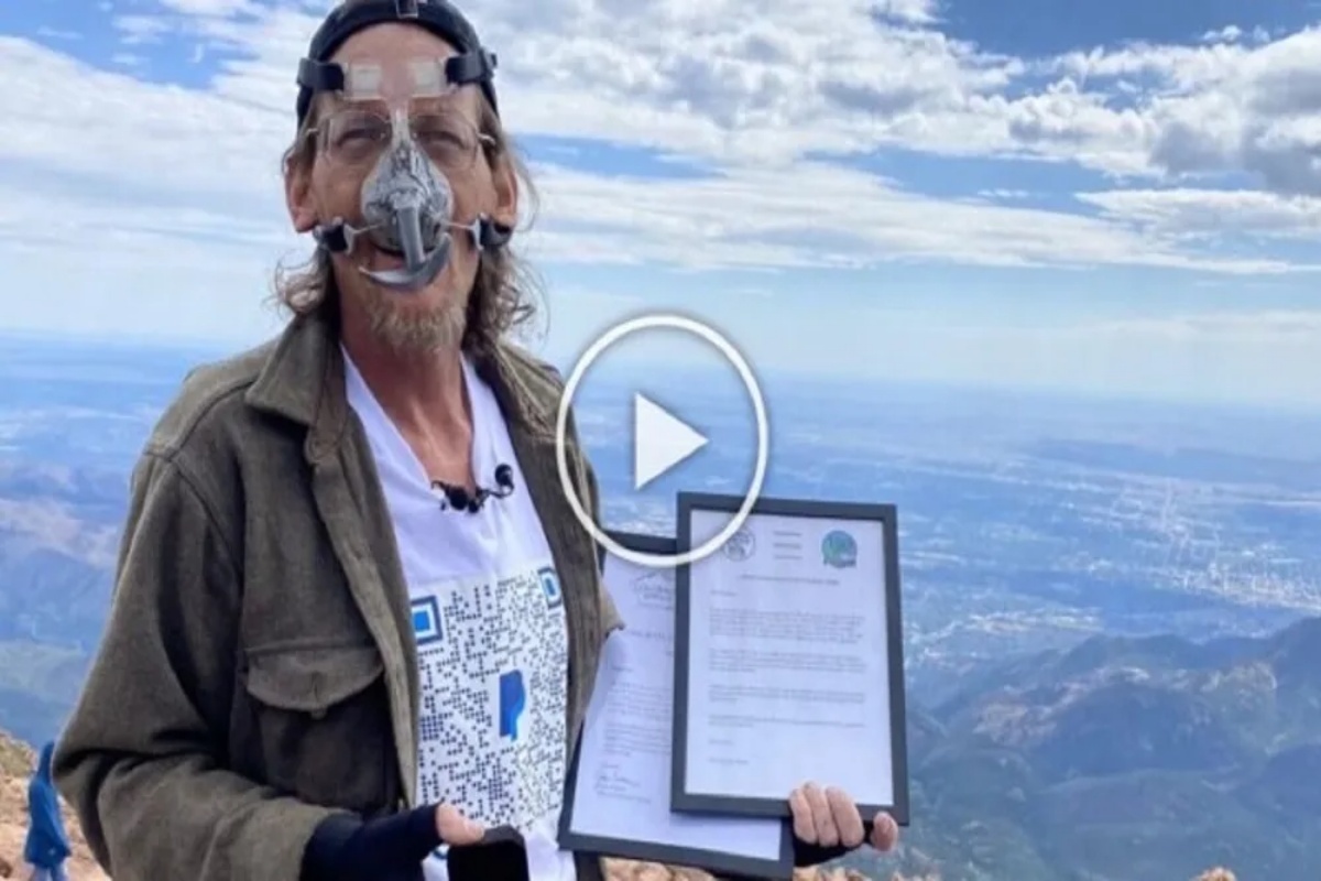 नाक आहे की चोच! नाकाचा उपयोग करून 53 वर्षांच्या व्यक्तीचा अनोखा विक्रम, पाहा Video