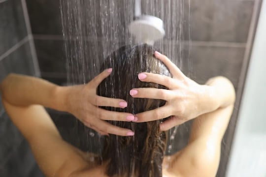 सकाळी वा रात्री अंघोळ करताना सर्वात चांगल्या कल्पना कशा सुचतात? हे आहे शास्त्रीय कारण!
