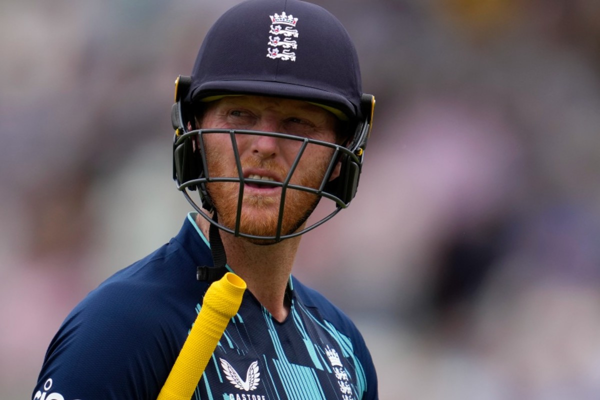 बेन स्टोक्सचा इंग्लंडला 440 व्होल्टचा करंट, तडकाफडकी निवृत्तीची घोषणा