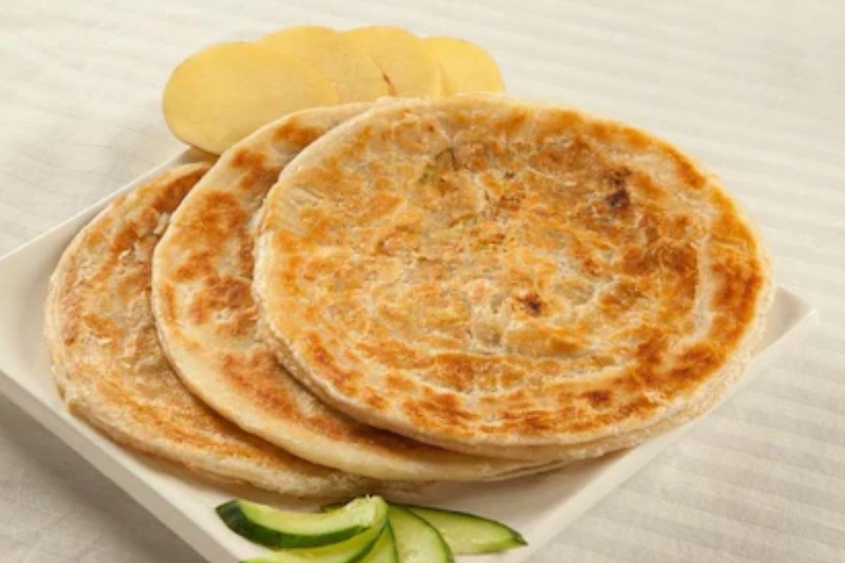 नाश्त्यामध्ये पोहे, उपमा खाऊन कंटाळलात? ट्राय करा हा हेल्दी-टेस्टी मसाला पराठा नाश्त्यामध्ये पोहे, उपमा खाऊन कंटाळलात? ट्राय करा हा हेल्दी-टेस्टी मसाला पराठा