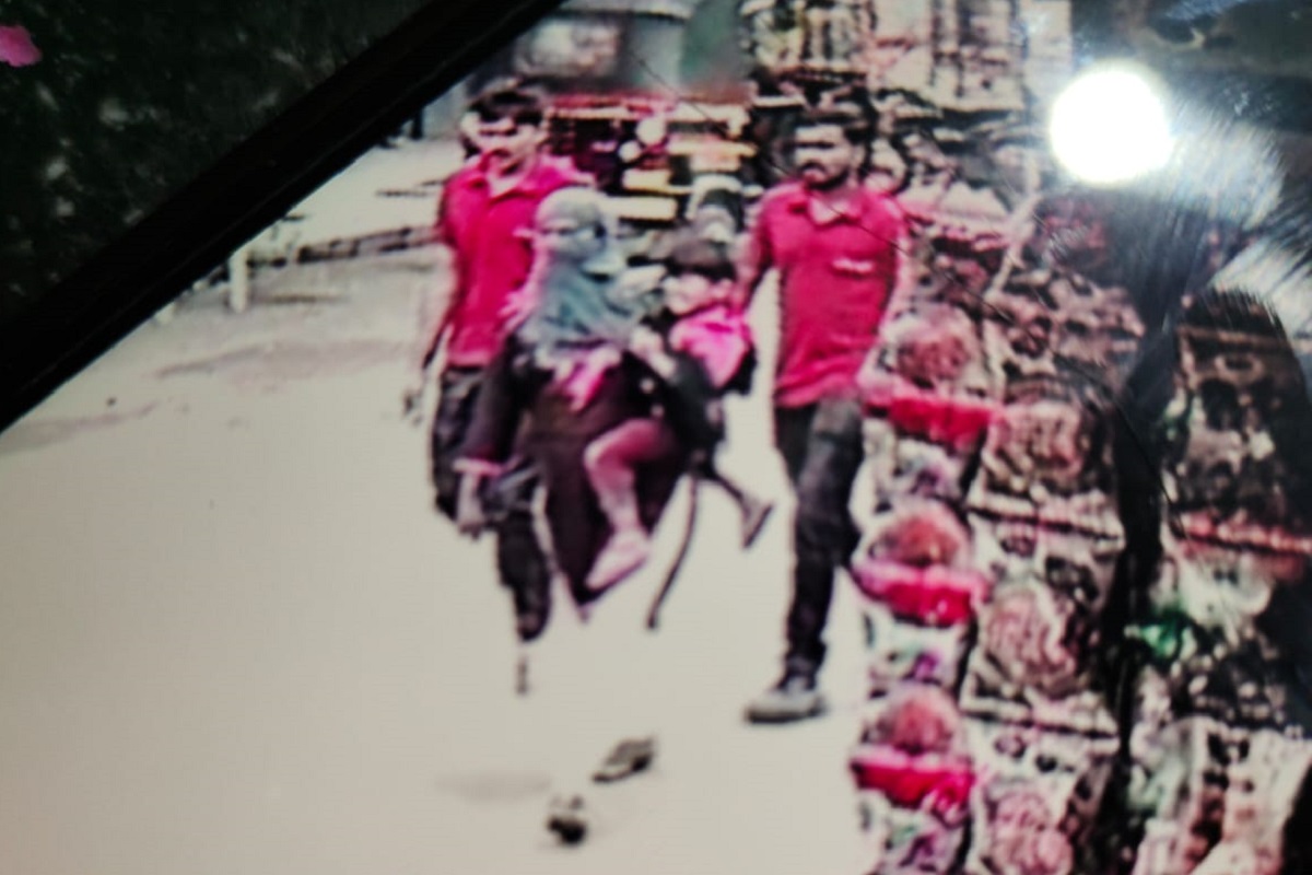 आरोपी सीसीटीव्हीत कैद