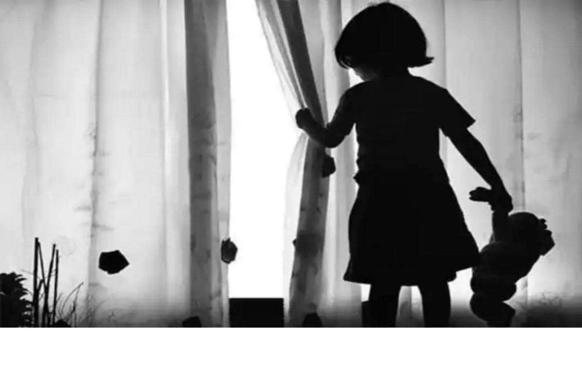 लहान मुलांकडे थोडंस दुर्लक्ष अन्; खेळता खेळता 4 वर्षांच्या चिमुरडीचा जागीच मृत्यू, पवार कुटुंब हादरलं!